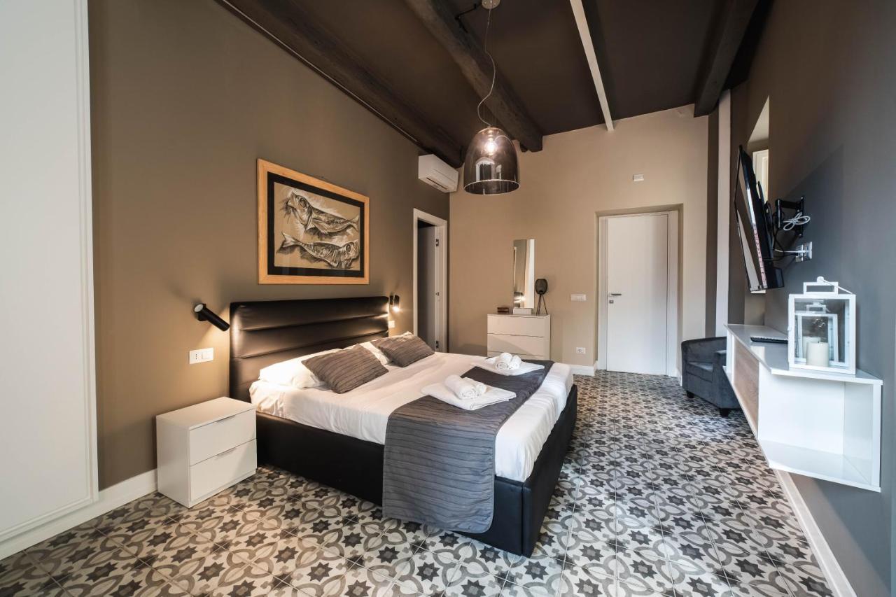 Palazzo Paladini - Luxury Suites In The Heart Of The Old Town 皮佐 外观 照片